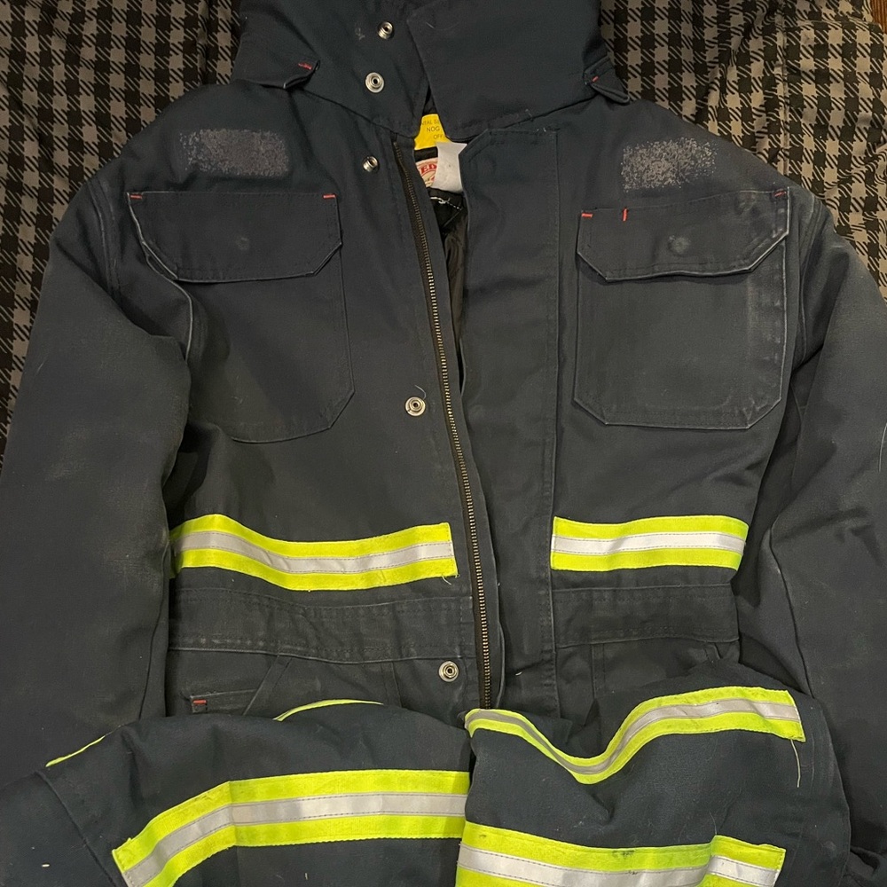 Mechanic type suit. Heavy durable material men’s size M
